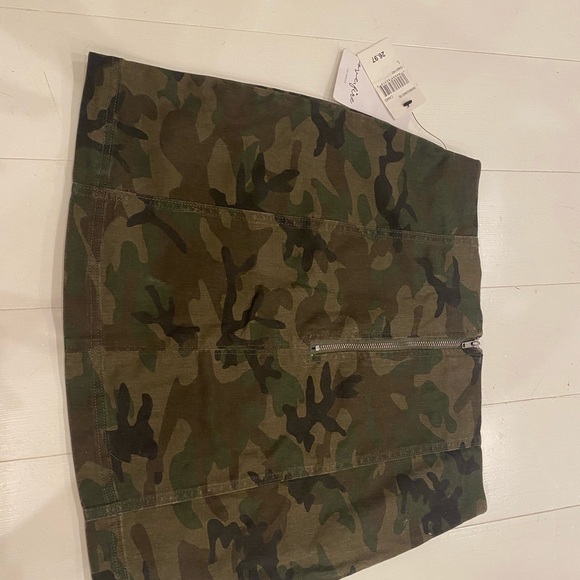 Camo Mini Skirt - Picture 2 of 3